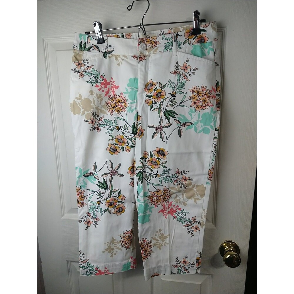 St John Bay Woman 8 Capri White Floral Flat Boho Vacation Cruise